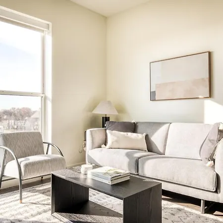 Elmhurst 1Br W Lounge Pool Gym Nr Metra Chi-866