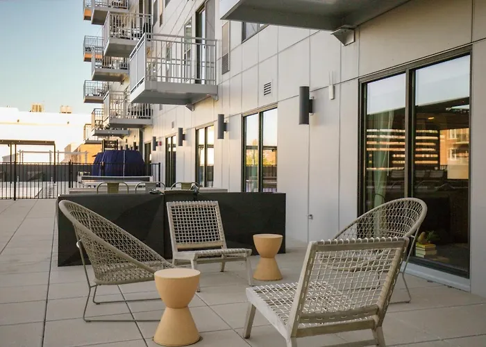 Apartment 1br W Lounge Pool Gym Nr Metra Chi-866