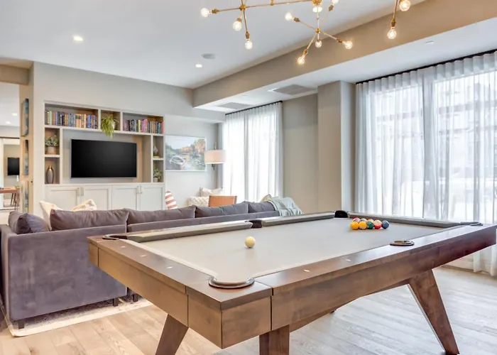 1br W Lounge Pool Gym Nr Metra Chi-866 *