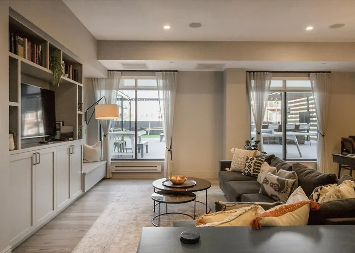 Apartment 1br W Lounge Pool Gym Nr Metra Chi-866 *