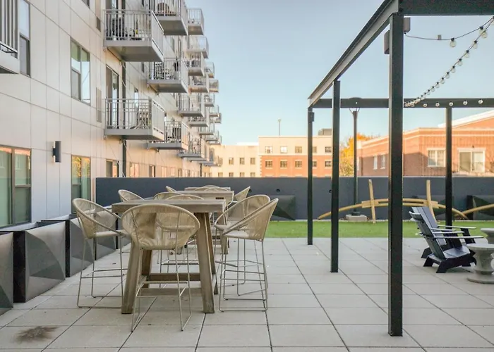 1br W Lounge Pool Gym Nr Metra Chi-866 Elmhurst
