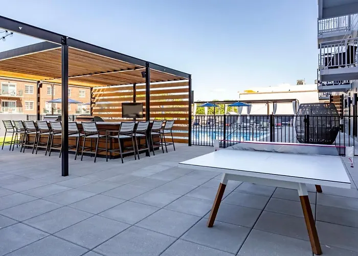 1br W Lounge Pool Gym Nr Metra Chi-866 *